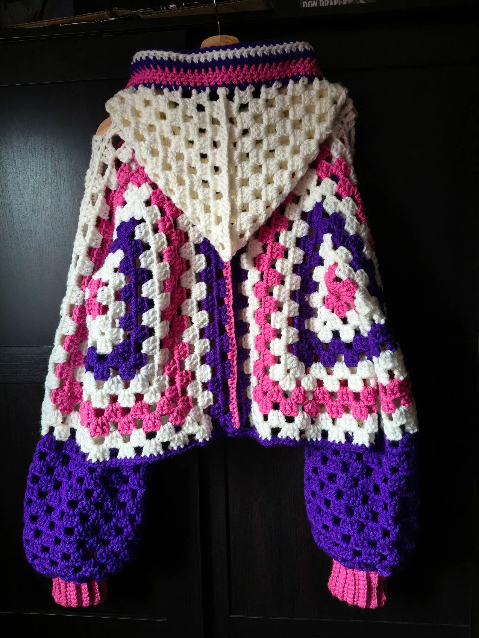 Veste avec capuche en crochet – photo 2
